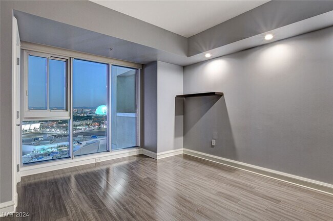 Building Photo - 2700 S Las Vegas Blvd