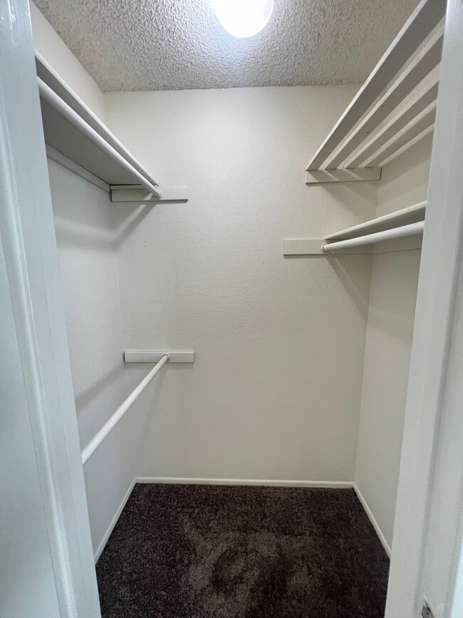 Building Photo - **MOVE IN DEPOSIT SPECIAL** 2 Bedroom 2.5 ...