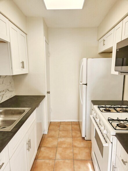 Building Photo - 111 Meteor Dr