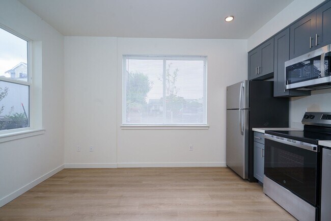 Building Photo - 4343 S Alder St
