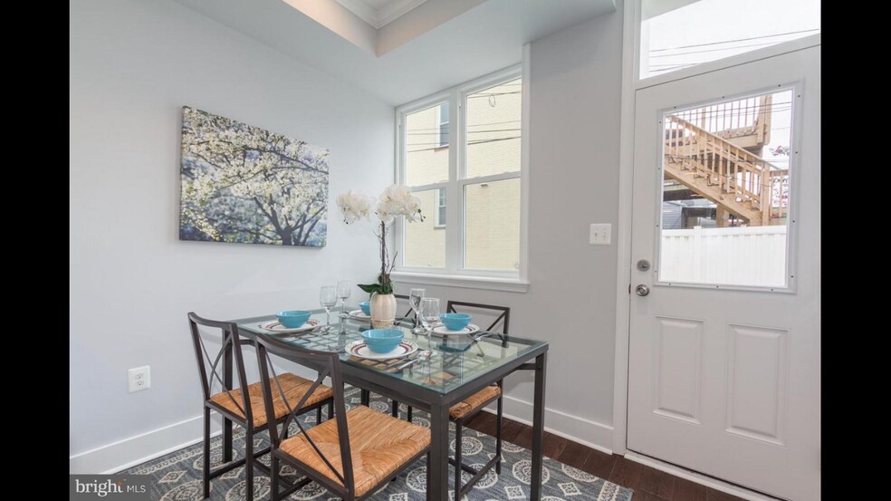 Building Photo - 9 E Fort Ave