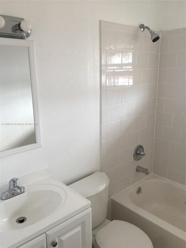 Building Photo - 1542 NW 35th St