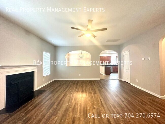 Building Photo - 14221 Lake Crossing Dr