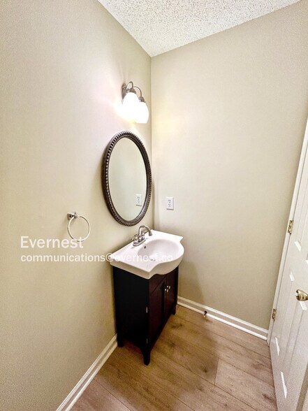 Building Photo - 416 Commons Dr