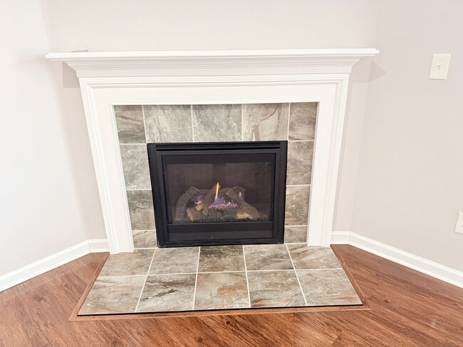 Building Photo - 1618 Woodside Cir