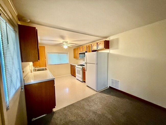 Building Photo - Hopewell - Near 5 Points - 2 Bedroom - 2 B...