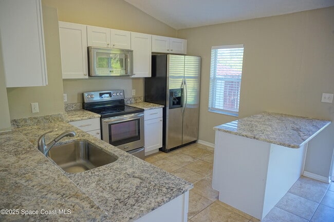 Building Photo - 1758 Tradewinds Ave SE