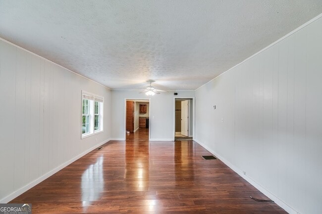 Building Photo - 322 Stewart St