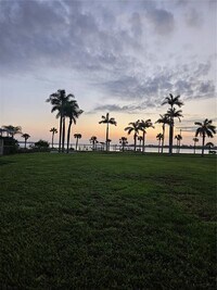 Building Photo - 315 Crescent Ct E