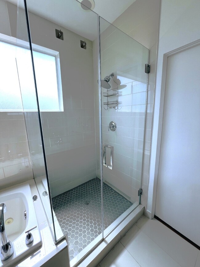 Building Photo - 1524 Blodgett St