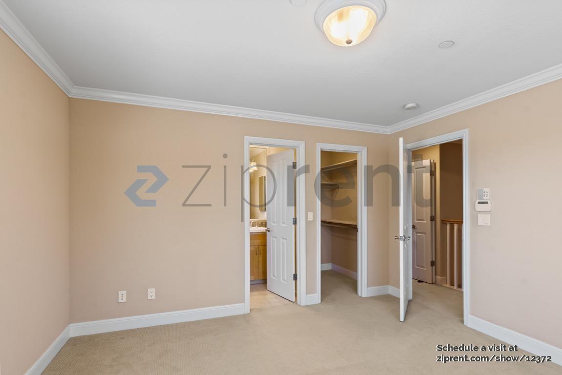 Building Photo - Unit 3