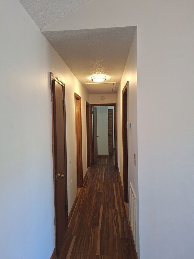 Building Photo - Splendid Garden Cottage in Lugoff, SC!