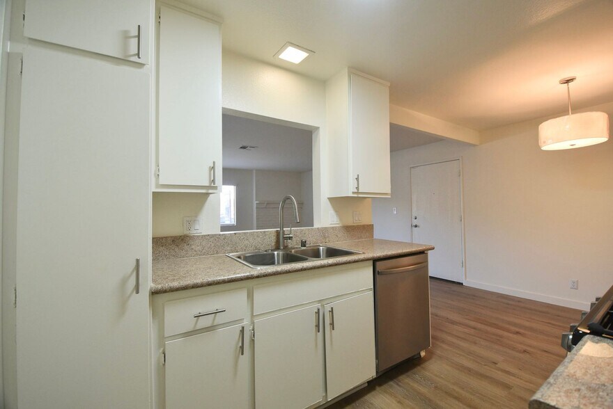 Building Photo - 5617 Woodman Ave