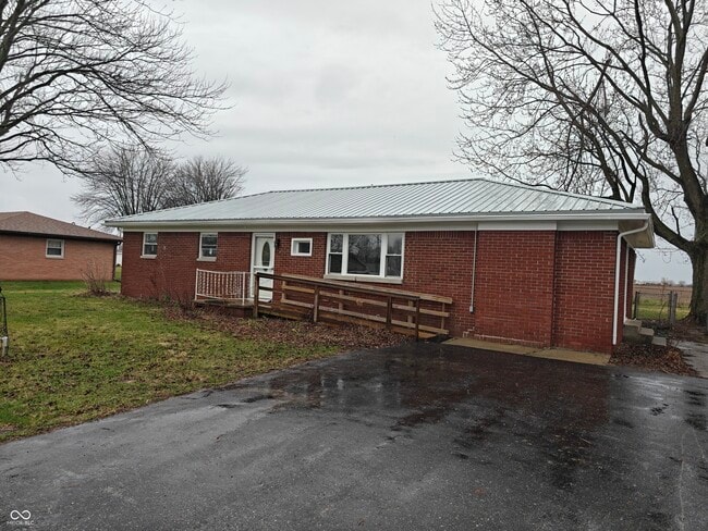 Building Photo - 2183 S Fairview Dr