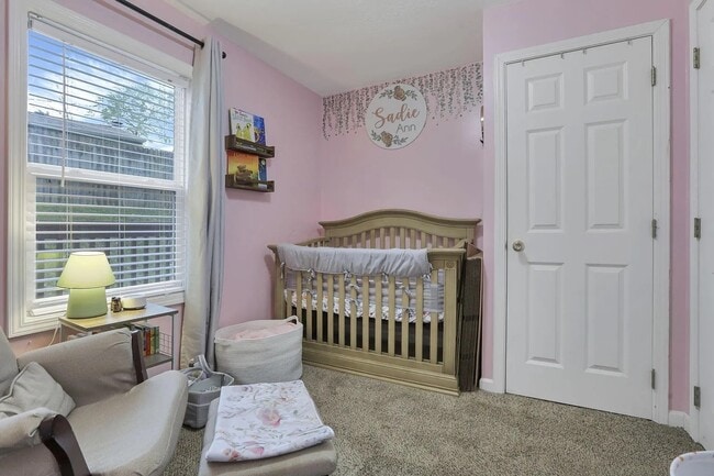 Building Photo - 455 Lakeview Dr