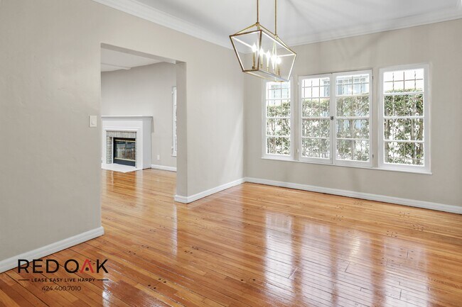 Building Photo - 206 S Martel Ave
