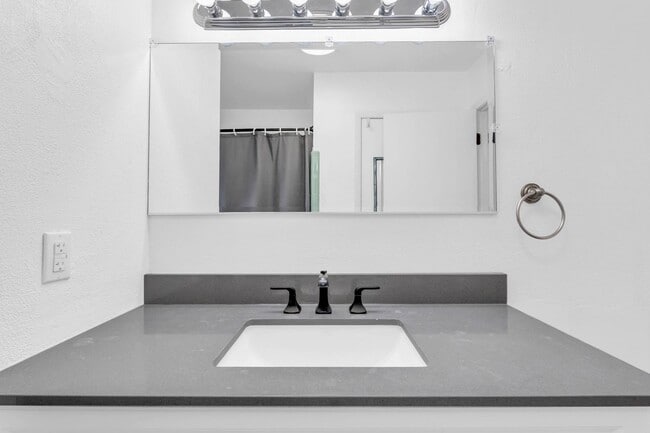 Building Photo - Located in the Heart of Hixson! 3 beds, 2 ...