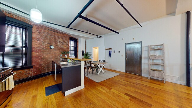 Building Photo - 19 Stanhope St