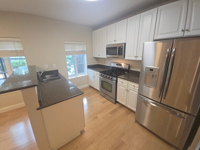 Primary Photo - 312 Rindge Ave