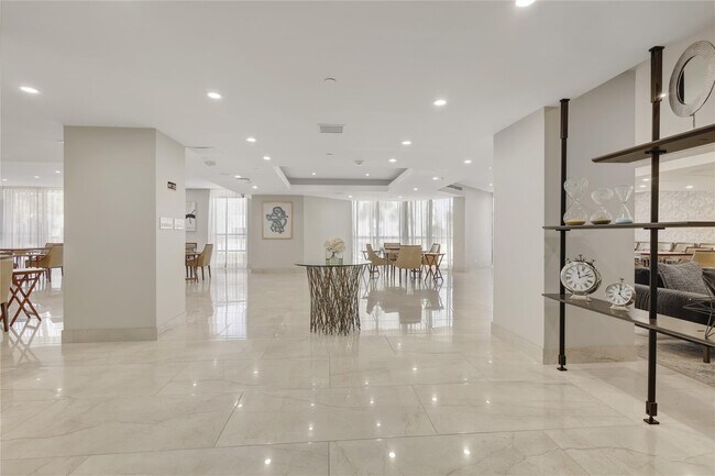 Building Photo - 20191 E Country Club Dr