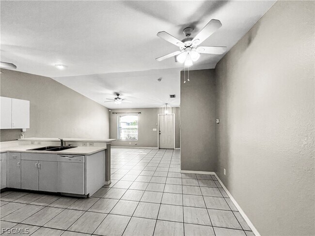 Building Photo - 1215 SE 8th Ave