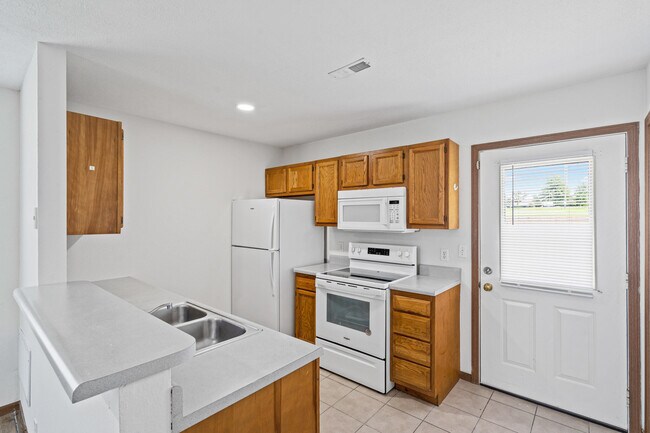 Building Photo - 2507 Carnation Dr