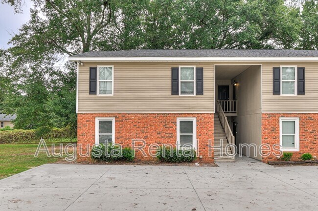 Building Photo - 152 Conifer Dr
