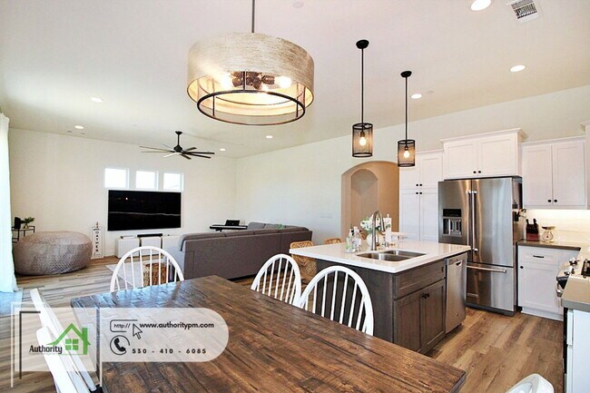 Building Photo - 4624 Pleasant Hills Dr
