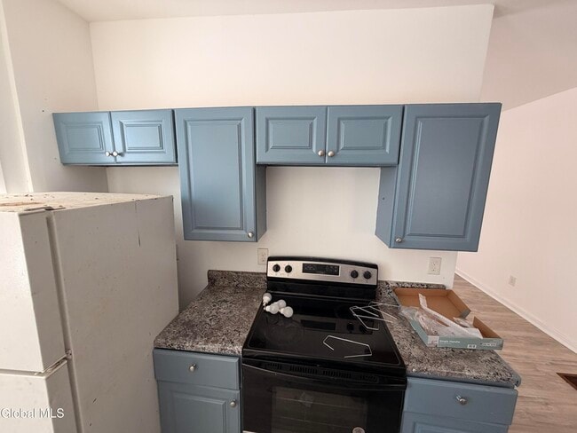 Building Photo - 8 Gardiner St