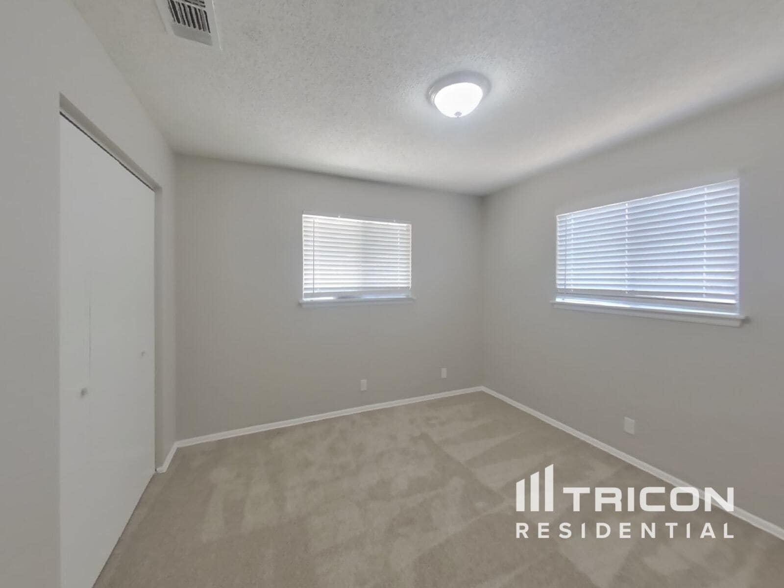Building Photo - 206 Royal Dr