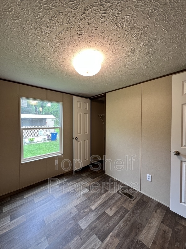 Building Photo - 443 Rocky Ridge Ln