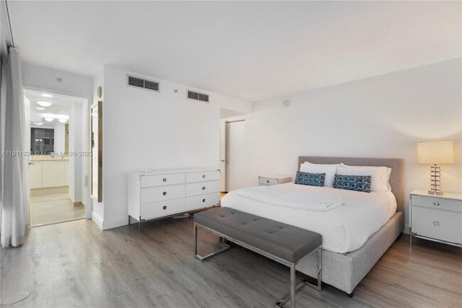 Building Photo - 2101 Brickell Ave