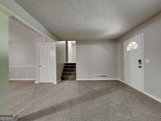 Building Photo - 6471 Chickasaw Dr