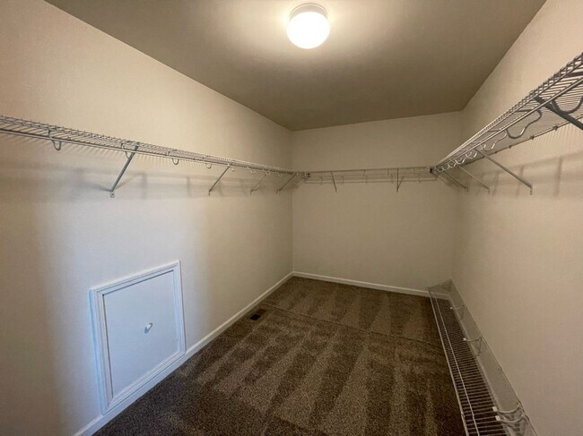 Building Photo - Single Family Home in Hoffman Estates