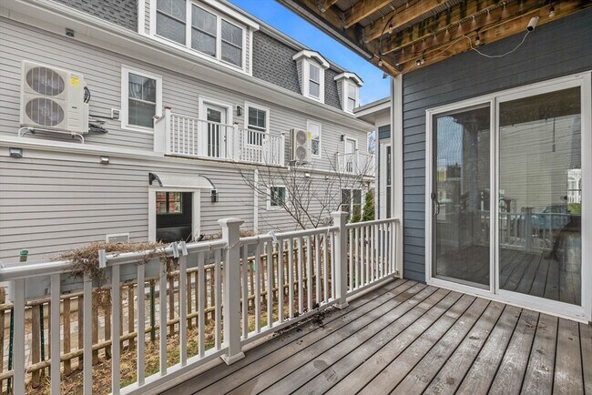 Building Photo - 63 Perrin St