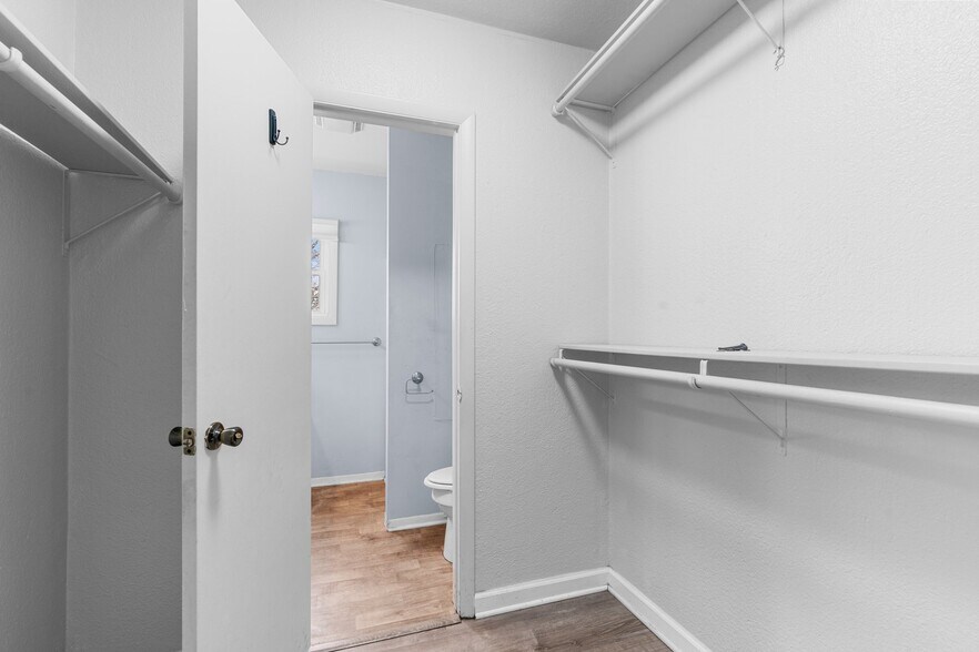 Building Photo - 404 N Superior St