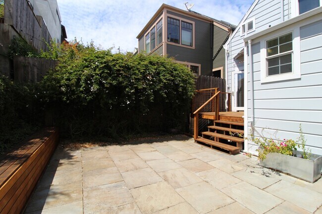 Building Photo - Noe Valley: Renovated Top Floor 2-Story Ap...
