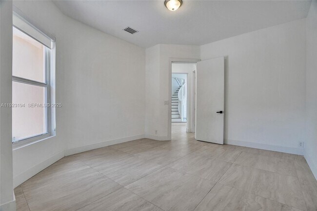 Building Photo - 3757 NE 208th Terrace