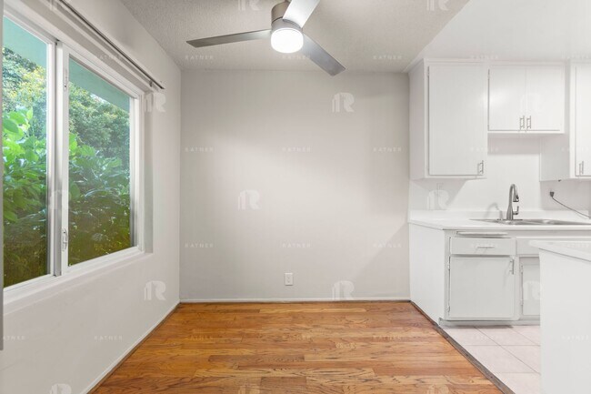 Interior Photo - 1411 N. Mansfield Avenue