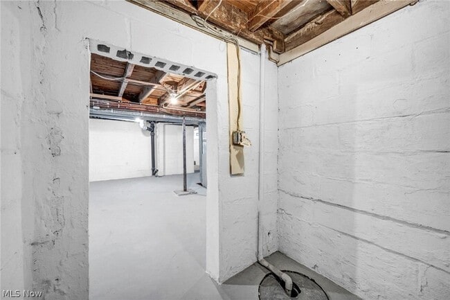 Building Photo - 896 Indian Trail