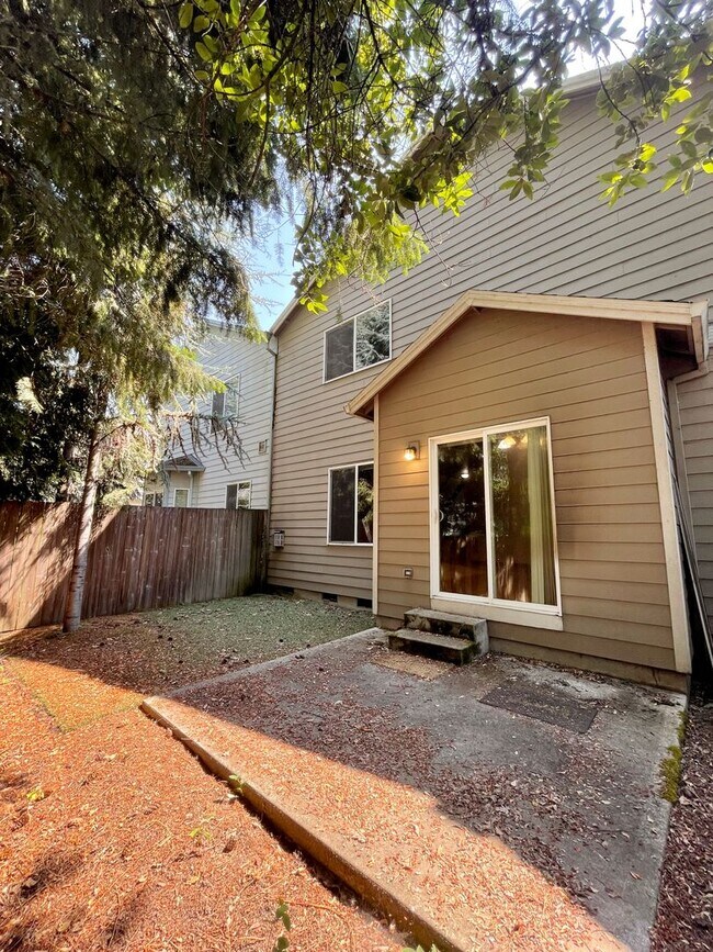 Building Photo - Fantastic Hillsboro Home with Attached Gar...