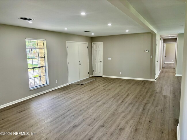 Building Photo - 509 Sunset Dr