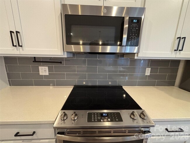 Building Photo - 5200 Somerset Hill Ln