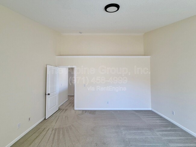 Building Photo - 351 NW Kotrik Pl