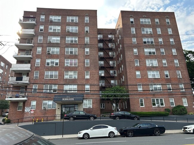 Building Photo - 365 Bronx River Rd