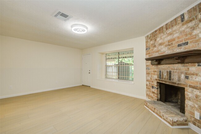 Building Photo - 12803 High Star Dr