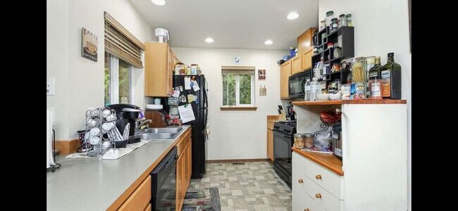 VIDEO WALKTHROUGH AVAILABLE ON REQUEST - 232 Poplar St