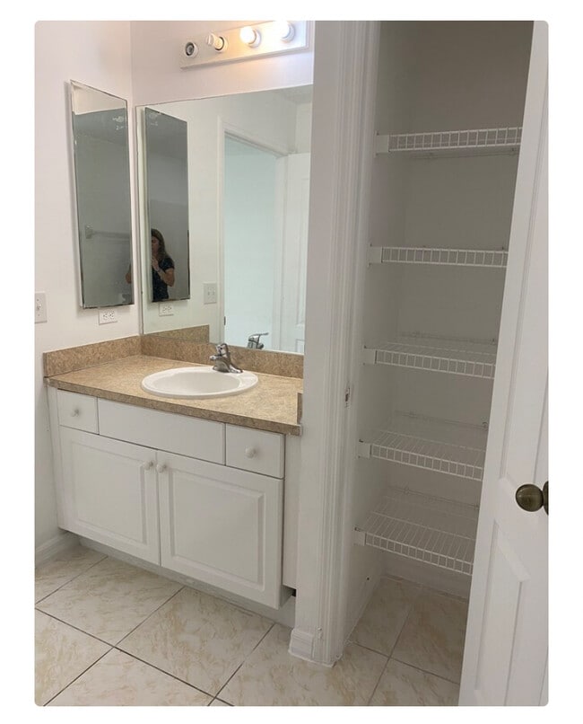 Building Photo - 2813 3rd St SW