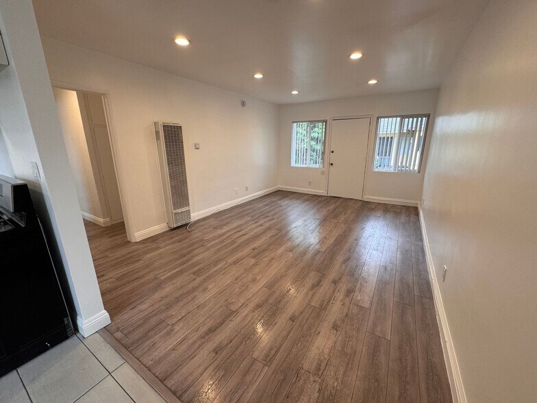Building Photo - 7139 Whitsett Ave
