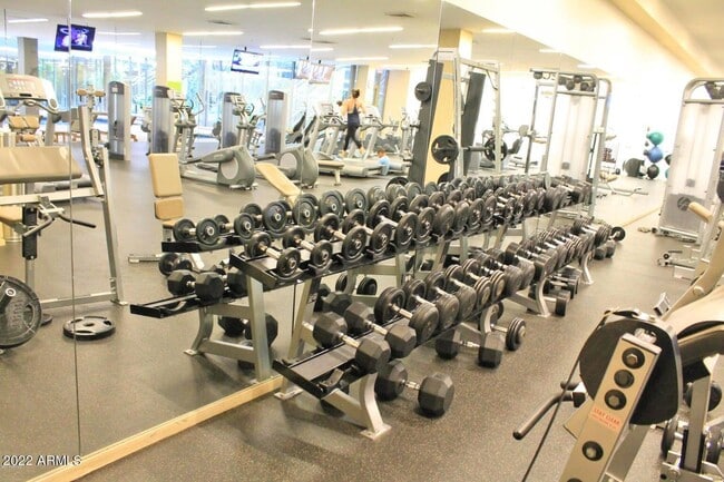 Building Photo - 7117 E Rancho Vista Dr